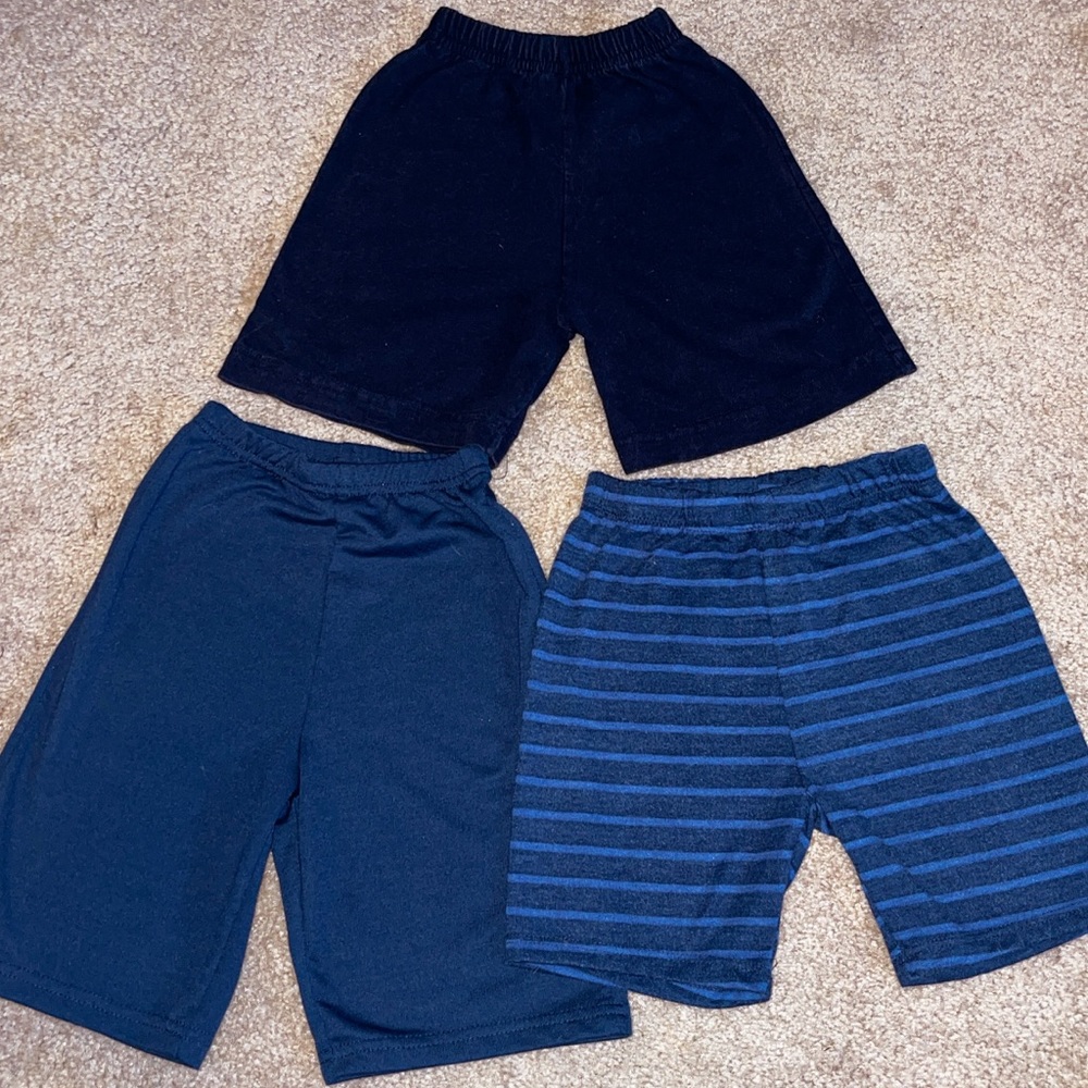 Boys 4t 3 pairs of navy blue shorts with elastic waistband. Good condition.